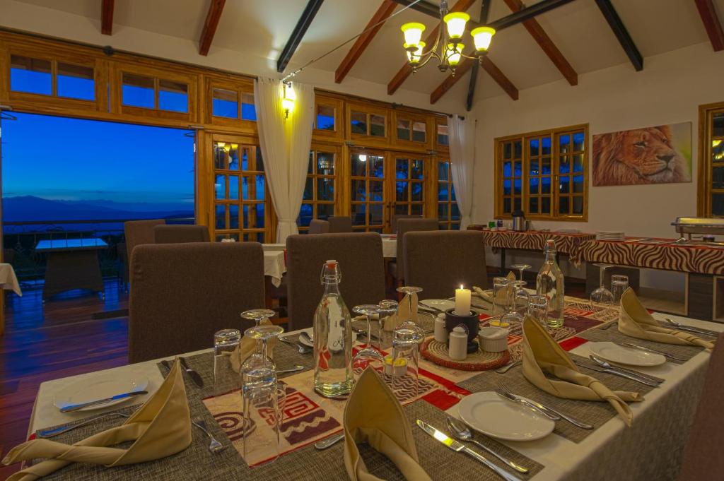 Lions Paw Tented Camp Dining Room - Ngorongoro